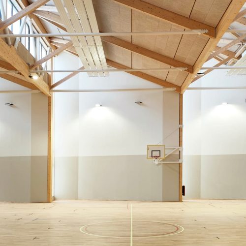 Construction d’un gymnase bois paille