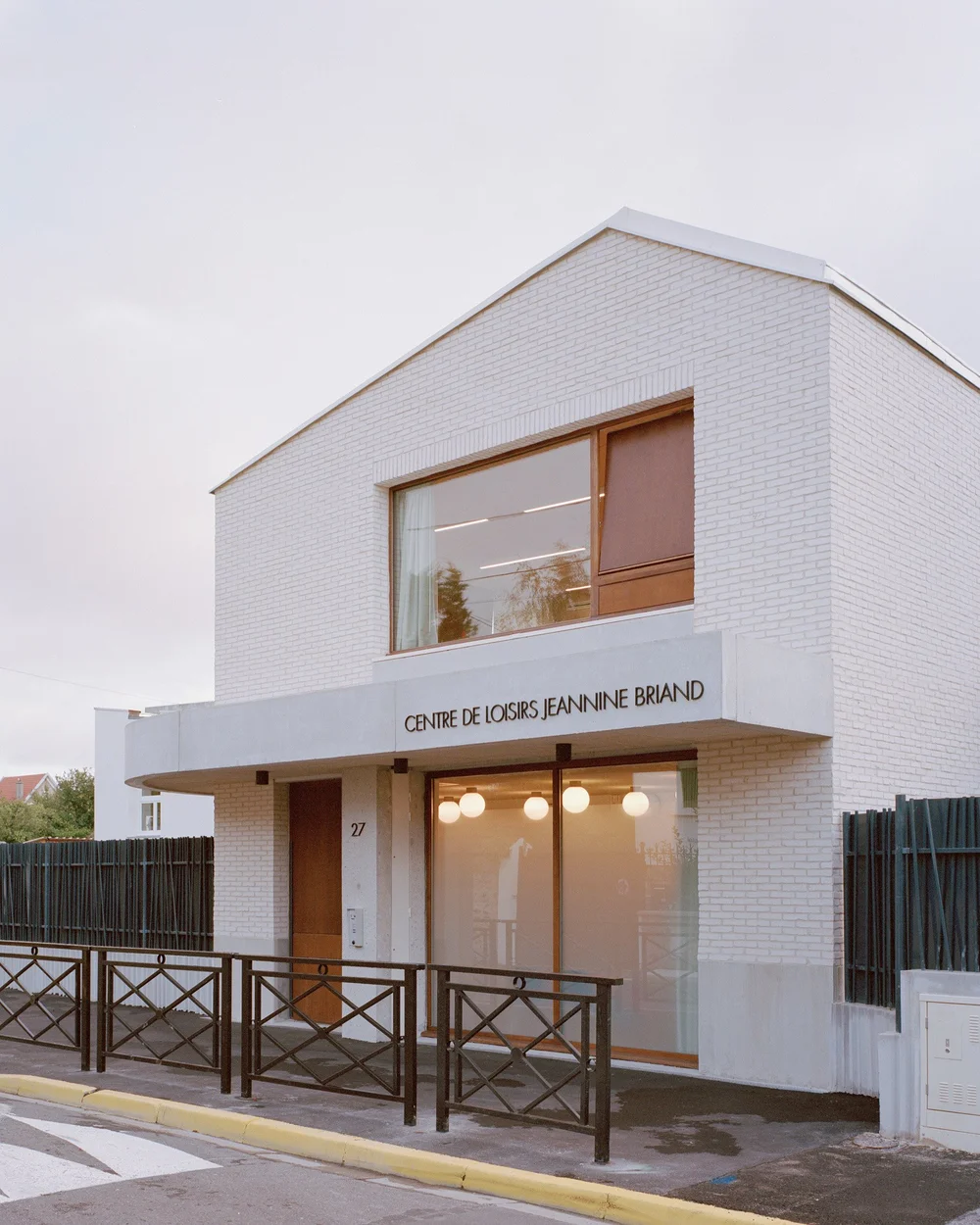 Extension d'une école maternelle et construction d'un centre de loisirs