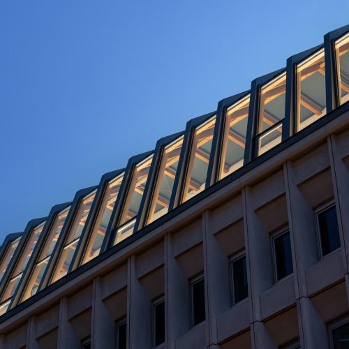 Extension/surélévation vitrée d’un immeuble de bureau existant