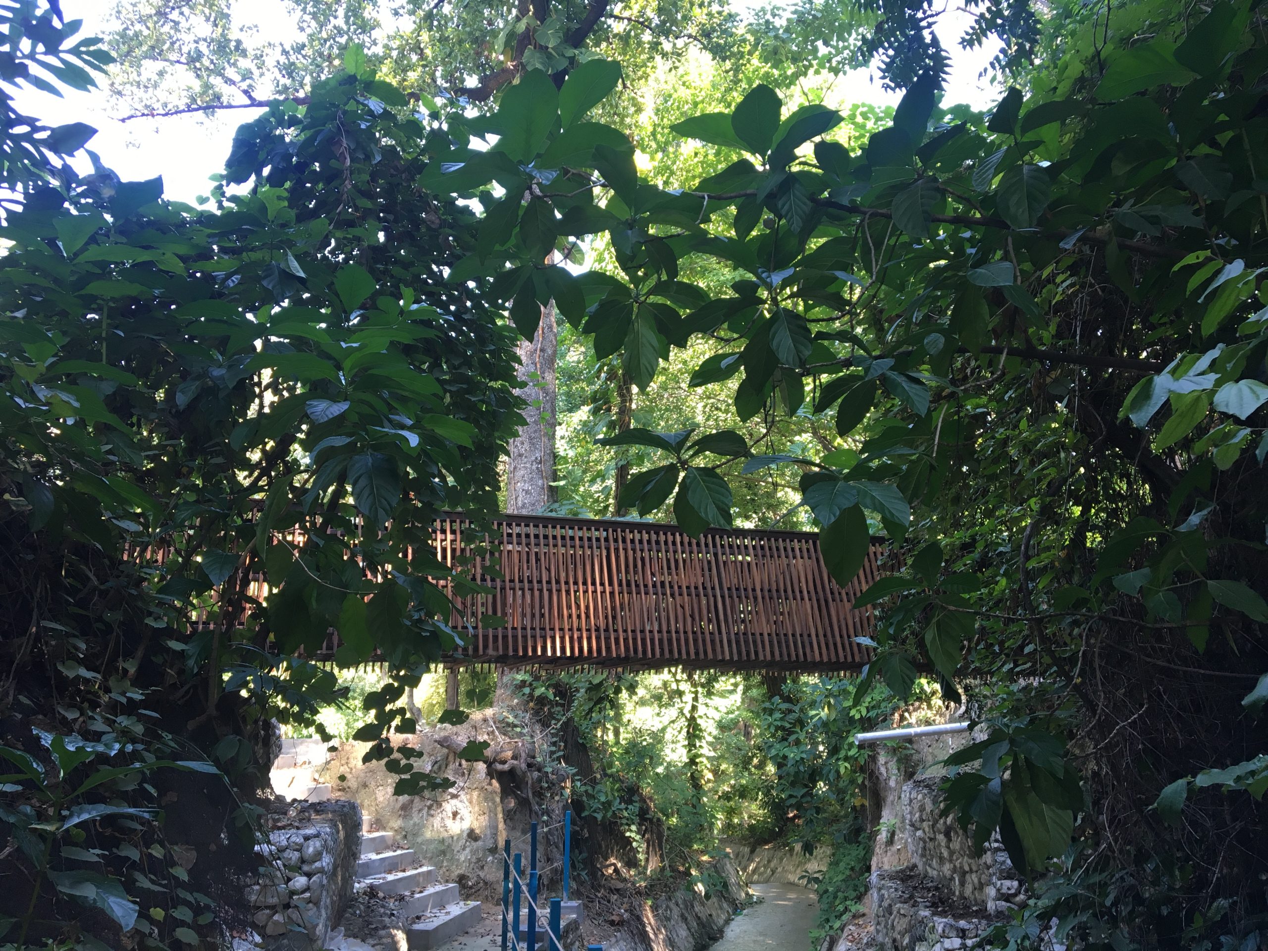 Passerelle piétonne en acier Corten