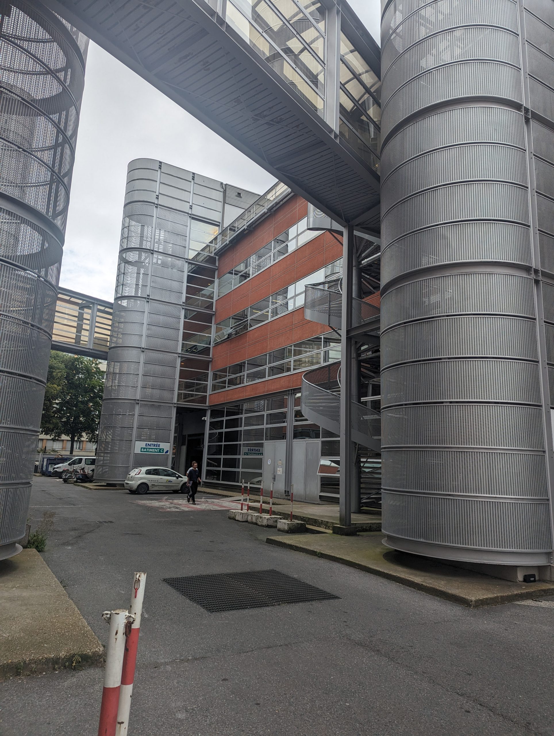 Réhabilitation d'un hôtel d'activité occupé