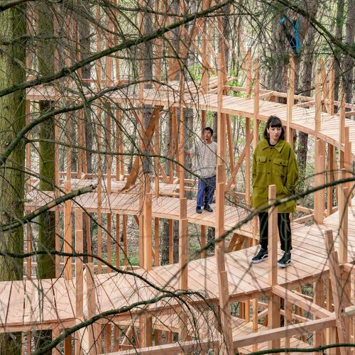Œuvre scénographique monumentale et éphémère en bois